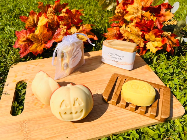 https://natureescapesoap.com/cdn/shop/products/pumpkin-spice-soaps_a7fef27e-16bf-4f2c-ace5-6899c91e0bb3.jpg?v=1681568988